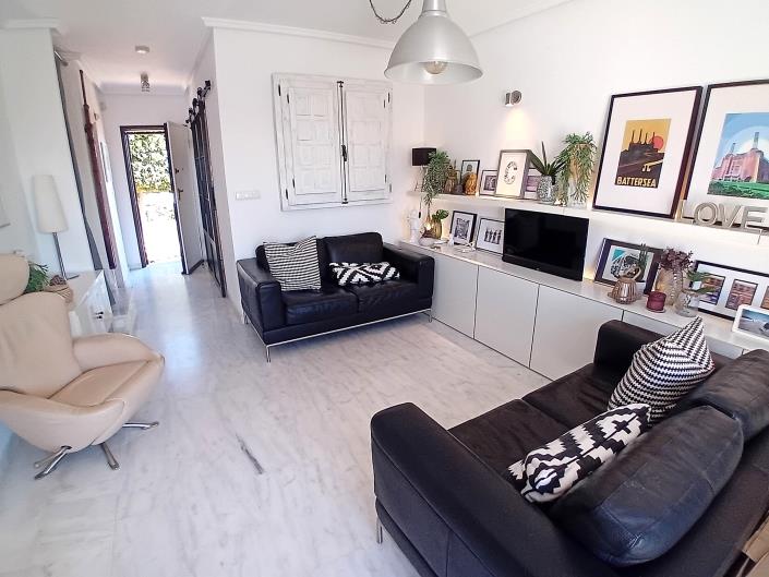 Image No.8-2 Bed Townhouse for sale