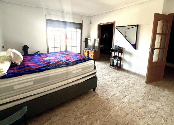 Image No.15-4 Bed Apartment for sale