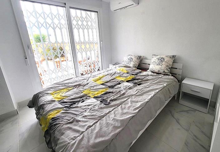 Image No.12-4 Bed Semi-Detached for sale