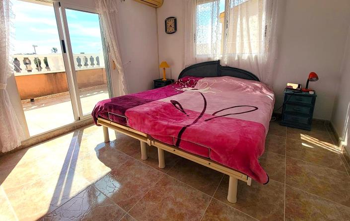 Image No.7-4 Bed Semi-Detached for sale