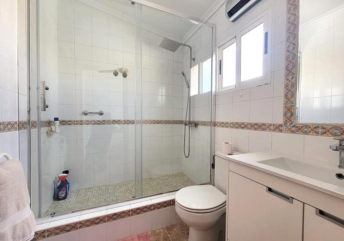 Image No.17-4 Bed Semi-Detached for sale