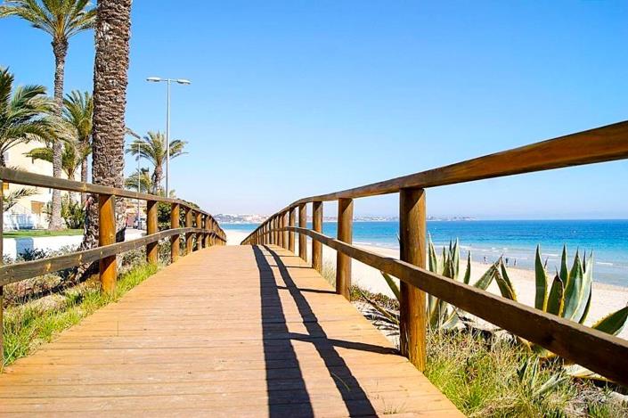 Image No.21-4 Bed Semi-Detached for sale