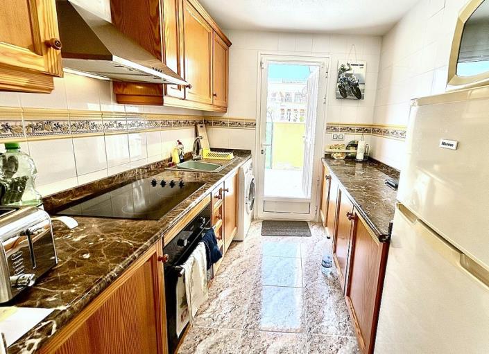 Image No.8-3 Bed Semi-Detached for sale