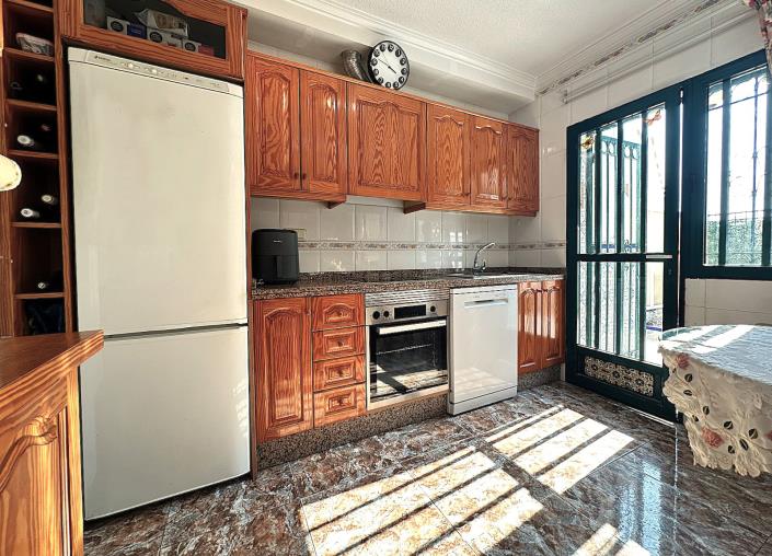 Image No.16-4 Bed Townhouse for sale