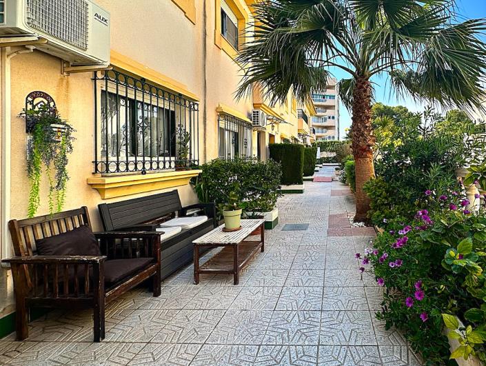 Image No.17-4 Bed Townhouse for sale