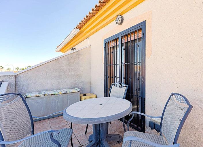 Image No.35-3 Bed Semi-Detached for sale