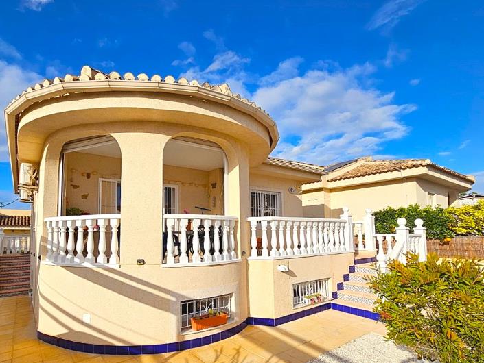 Image No.18-3 Bed Villa / Detached for sale