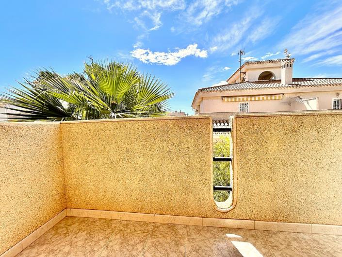 Image No.9-2 Bed Townhouse for sale