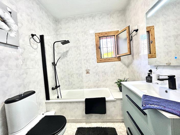 Image No.11-2 Bed Townhouse for sale