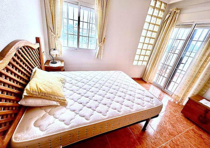 Image No.10-3 Bed Semi-Detached for sale