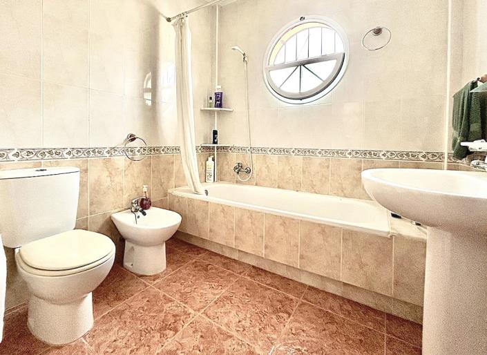 Image No.11-3 Bed Semi-Detached for sale