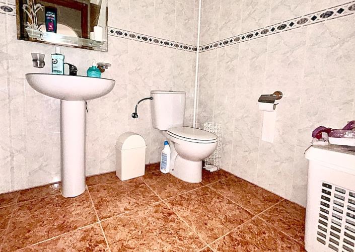 Image No.12-3 Bed Semi-Detached for sale