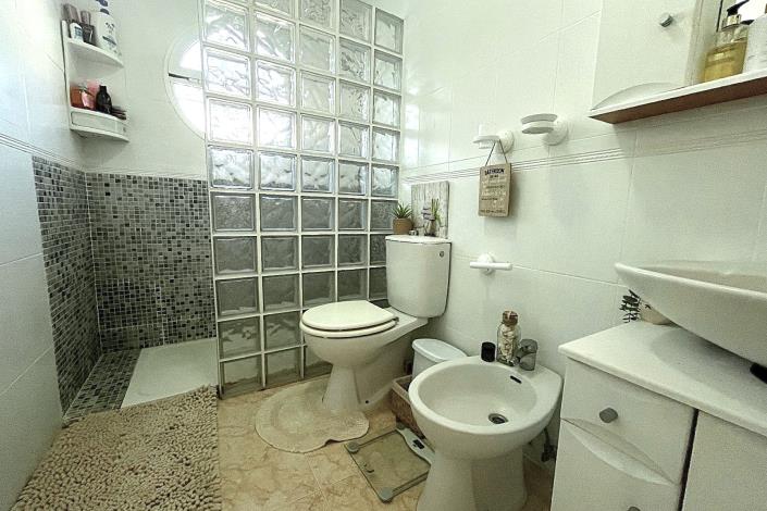 Image No.13-2 Bed Semi-Detached for sale