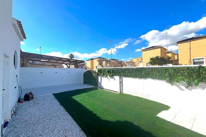 Image No.18-2 Bed Semi-Detached for sale