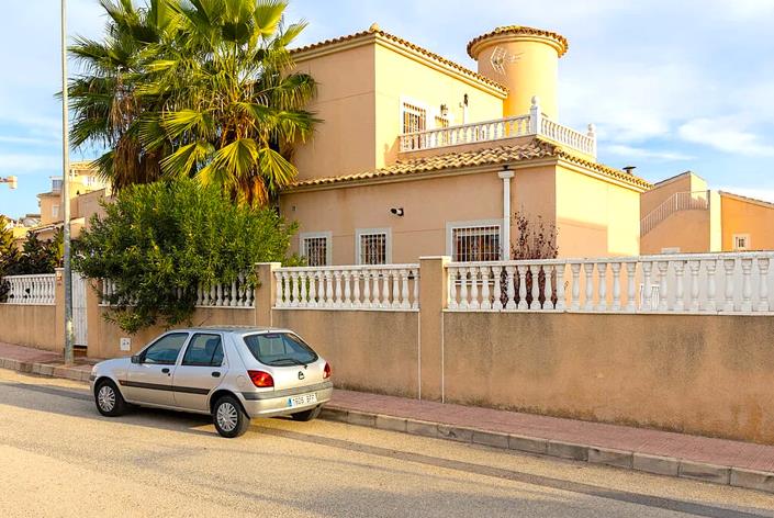 Image No.6-4 Bed Villa / Detached for sale