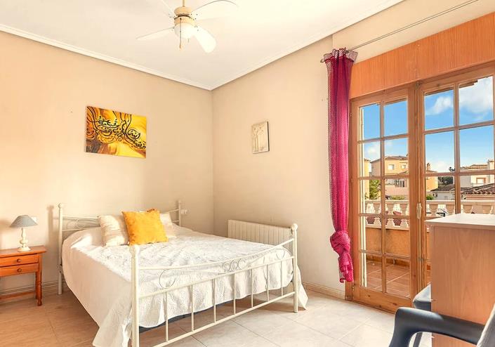 Image No.3-4 Bed Villa / Detached for sale