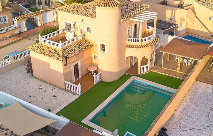 Image No.16-4 Bed Villa / Detached for sale