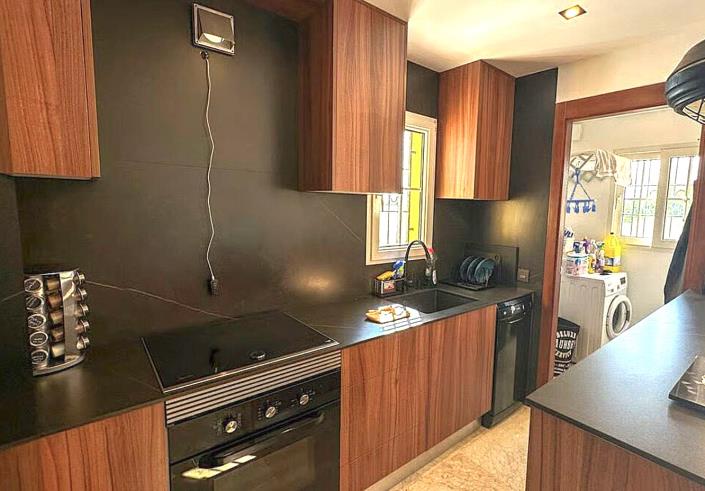 Image No.10-5 Bed Semi-Detached for sale