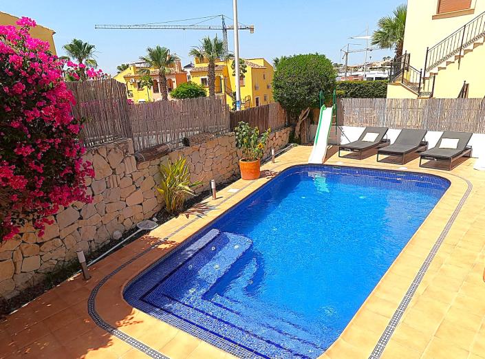 Image No.24-4 Bed Villa / Detached for sale