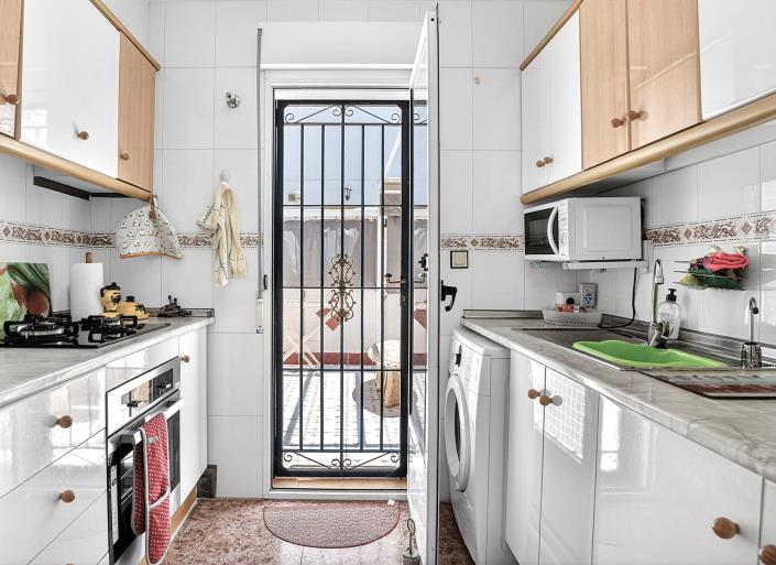 Image No.9-3 Bed Semi-Detached for sale