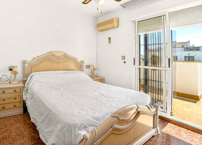 Image No.12-3 Bed Semi-Detached for sale
