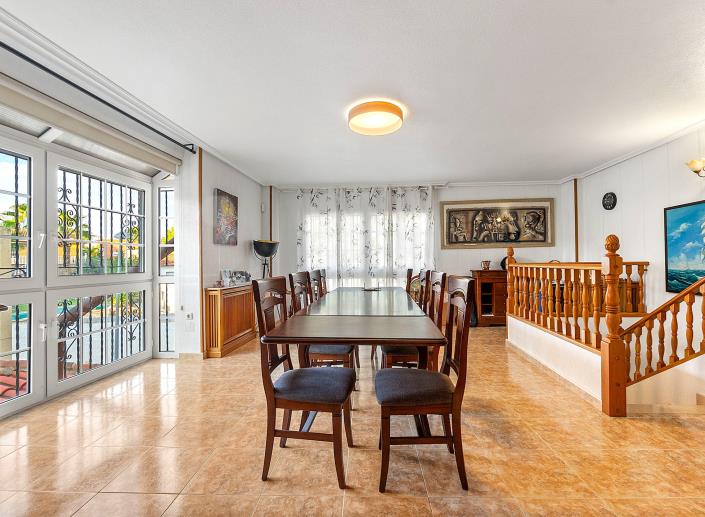 Image No.3-4 Bed Villa / Detached for sale