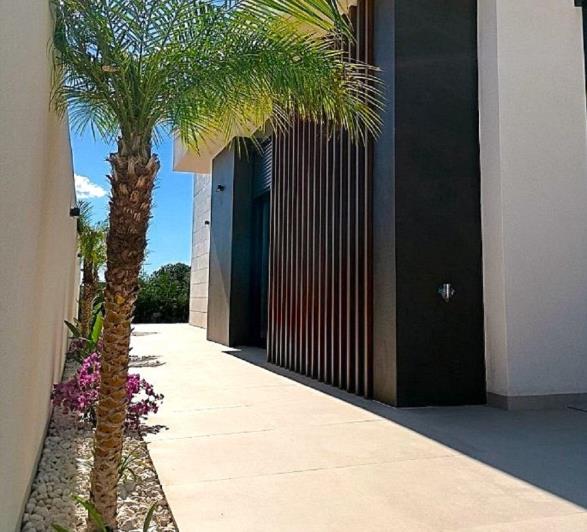 Image No.26-3 Bed Villa / Detached for sale