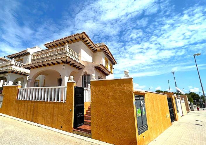 Image No.20-4 Bed Semi-Detached for sale