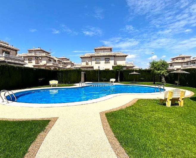 Image No.21-4 Bed Semi-Detached for sale