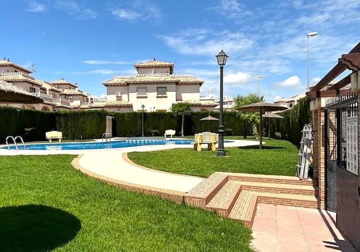 Image No.9-4 Bed Semi-Detached for sale