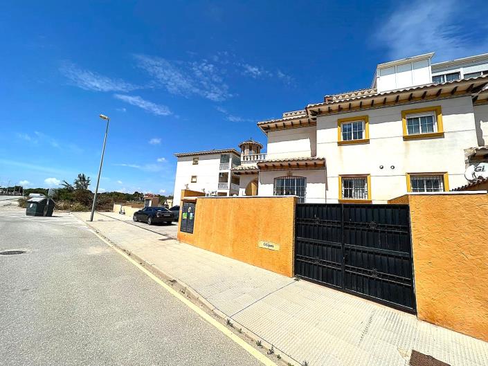 Image No.22-4 Bed Semi-Detached for sale