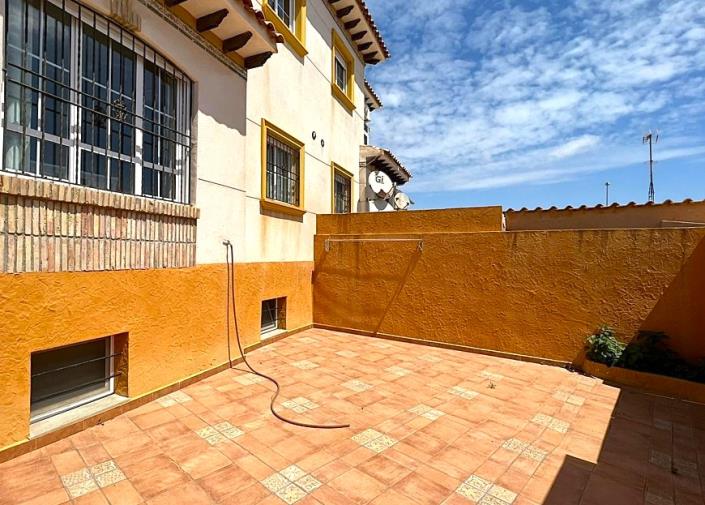 Image No.24-4 Bed Semi-Detached for sale