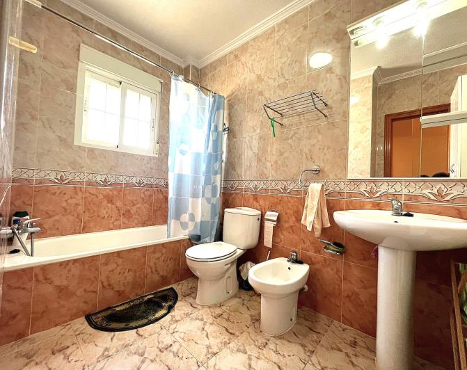 Image No.30-4 Bed Semi-Detached for sale