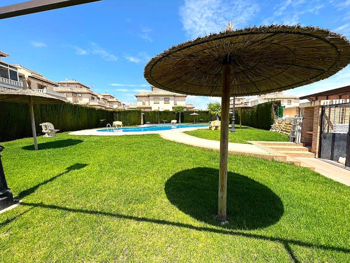 Image No.38-4 Bed Semi-Detached for sale