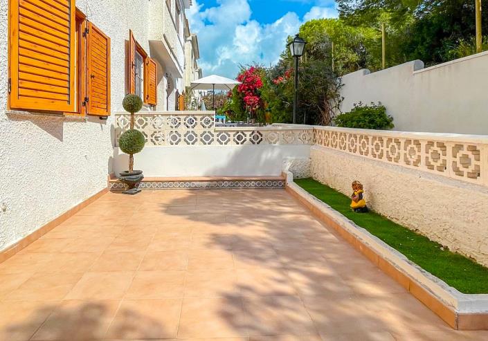 Image No.17-2 Bed Townhouse for sale