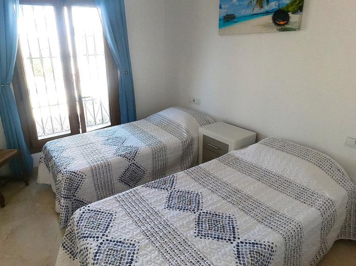Image No.11-3 Bed Semi-Detached for sale