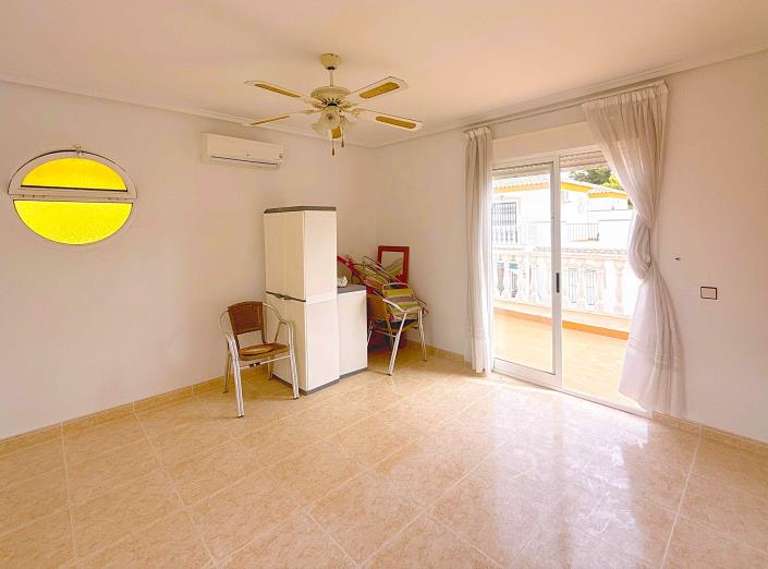 Image No.9-3 Bed Semi-Detached for sale