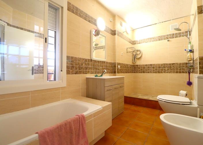 Image No.9-4 Bed Villa / Detached for sale