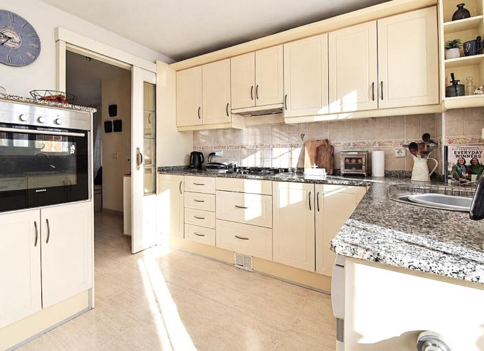 Image No.8-3 Bed Semi-Detached for sale