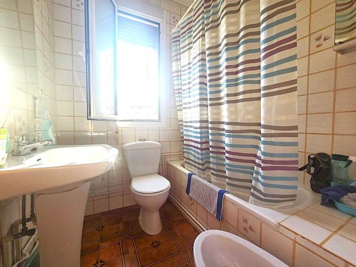 Image No.16-2 Bed Semi-Detached for sale