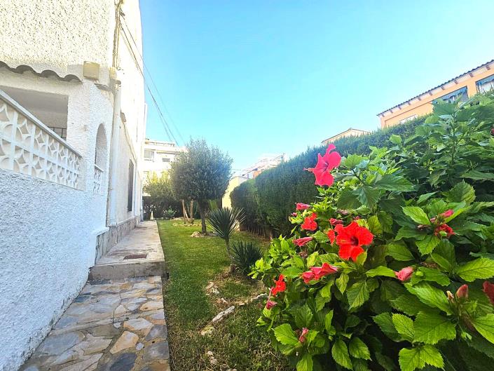 Image No.21-2 Bed Semi-Detached for sale