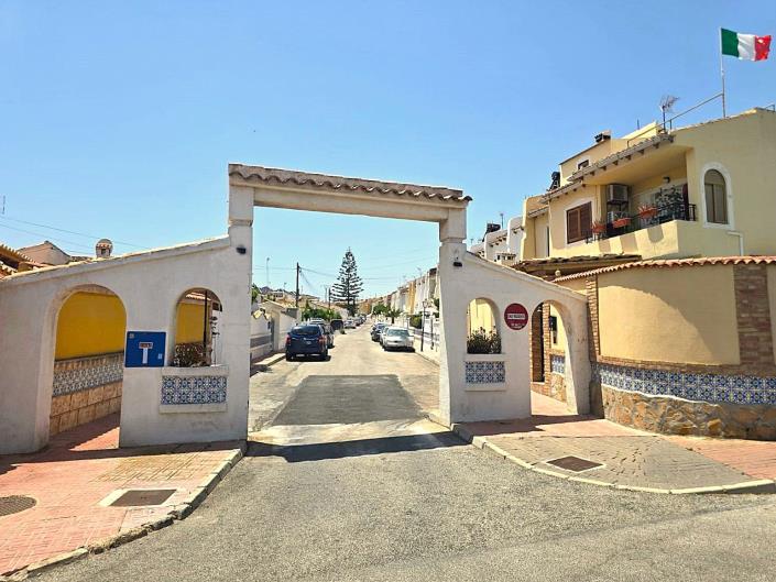 Image No.18-3 Bed Townhouse for sale