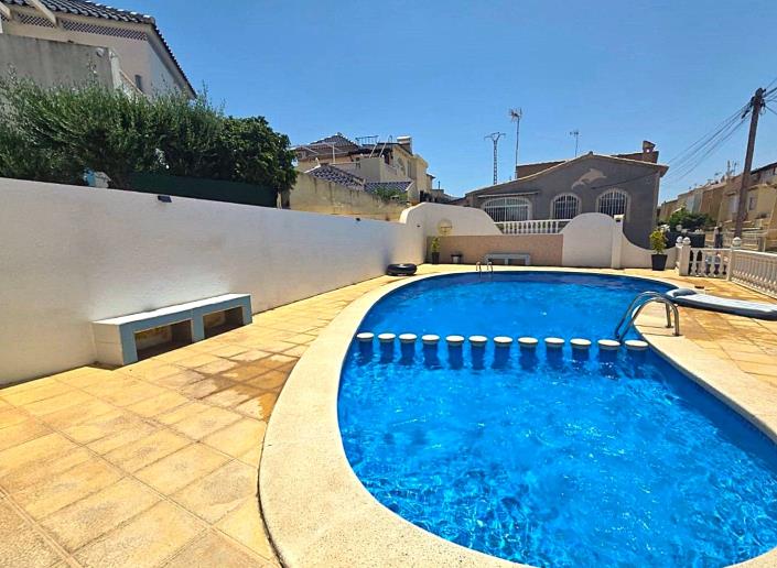 Image No.17-3 Bed Townhouse for sale