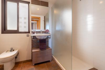 1409----1st-Bathroom--1-