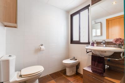 1409----1st-Bathroom--2-