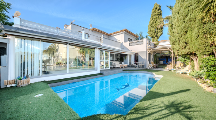 Image No.3-Villa de 5 chambres à vendre à Estepona
