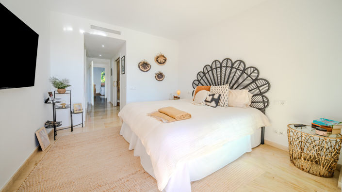 Image No.16-3 Bed Property for sale