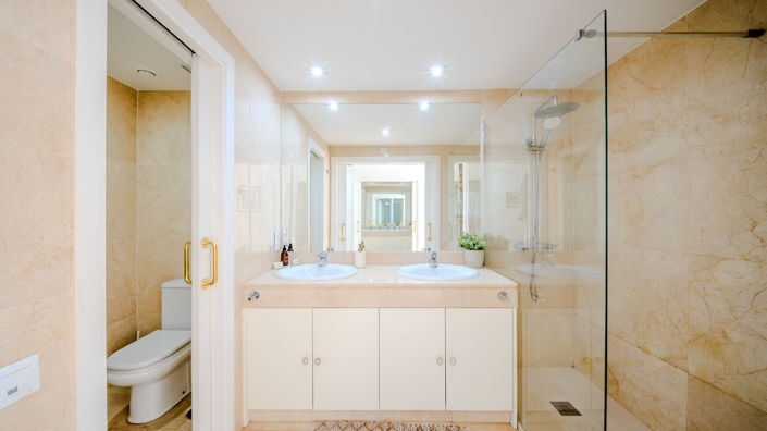 Image No.20-3 Bed Property for sale