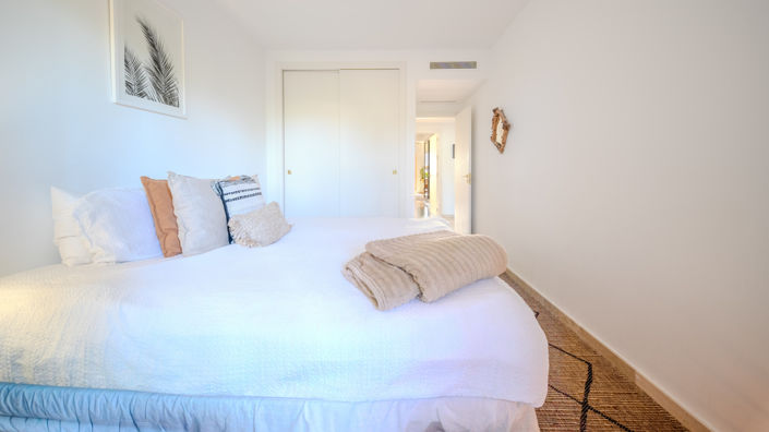 Image No.22-3 Bed Property for sale