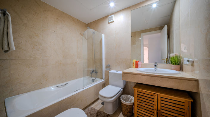 Image No.24-3 Bed Property for sale